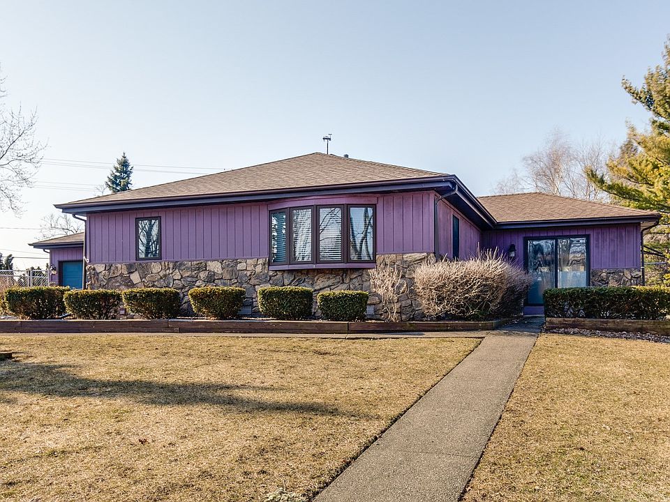 1st image of 838 E Holly Way