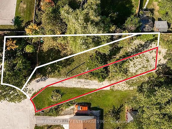 3rd image of 1071 Roosevelt Rd