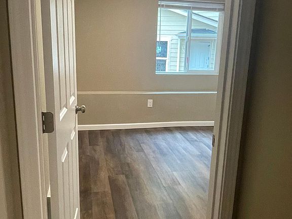 5th image of 609 Hansen St SE #B