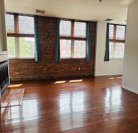 2nd image of 240 Main St Unit 303 BLDG 240 #303