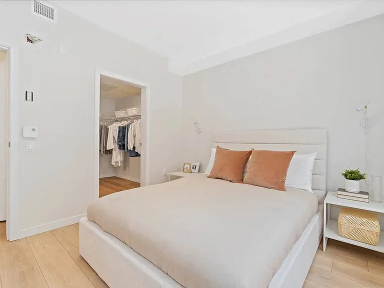 3588 Hull St — Photo 8