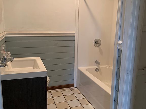 5th image of 235 Eastbrook Dr