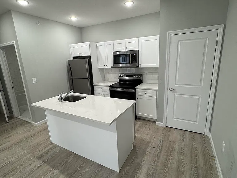 126 Governor St — Photo 2
