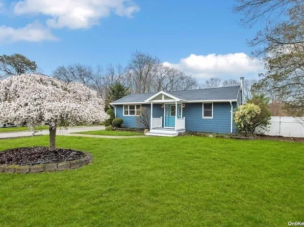 324 Amityville Street, Islip Terrace, NY 11752