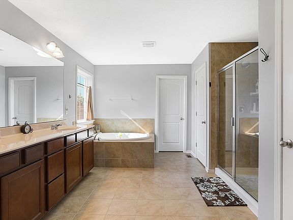 5th image of 7710 Eagle Crescent Dr