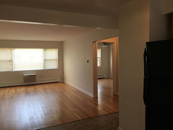 4th image of 6134 N Seeley Ave #1B