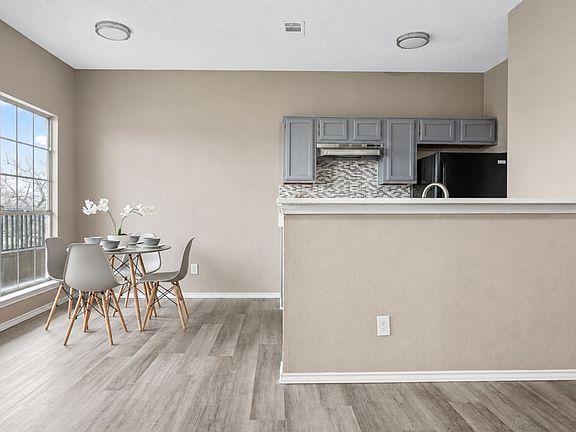 4th image of 4113 Esters Rd APT 609
