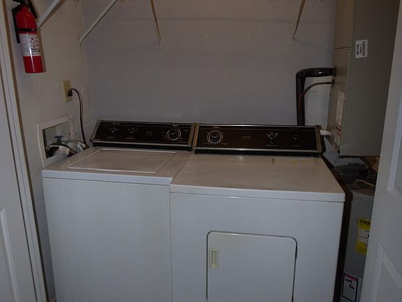 4th image of 121 Country Ln APT A