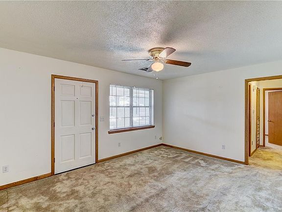 2nd image of 2201 Linda Ln