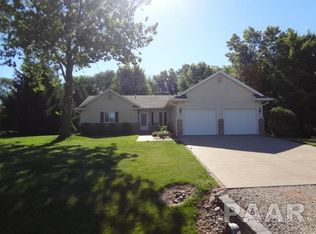21012 N Deer Bluffs Dr, Chillicothe, IL 61523