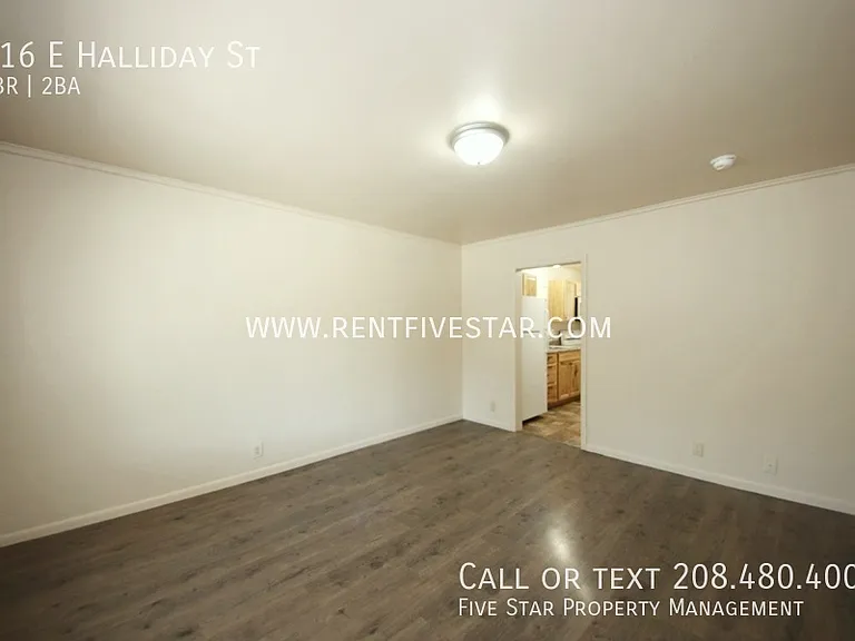 916 E Halliday St — Photo 2