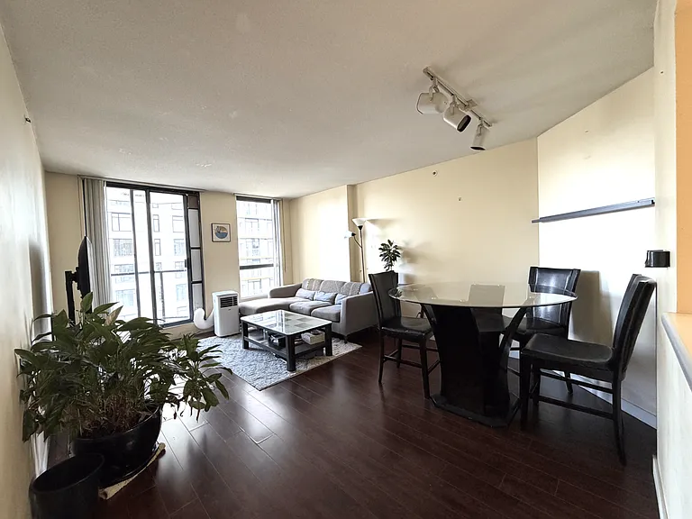 55 10th St #906 — Photo 5