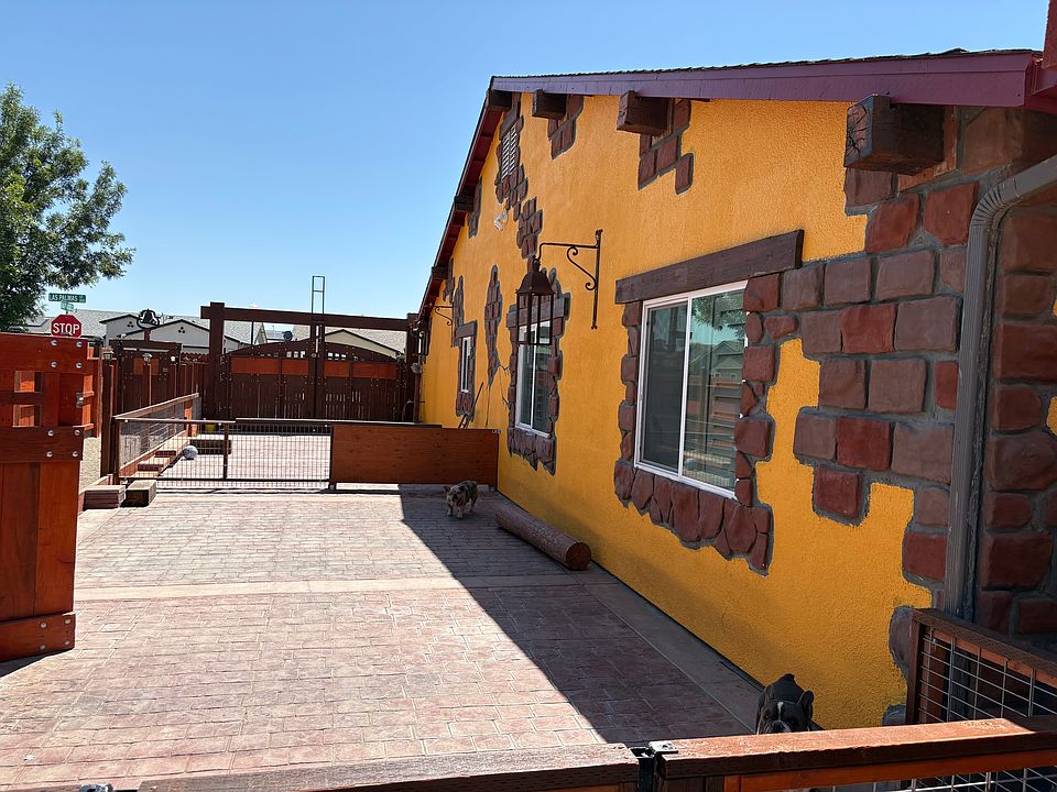 1st image of 319 Las Palmas St