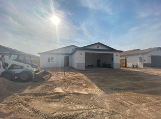 808 Paradise Dr, Ridgecrest, CA 93555