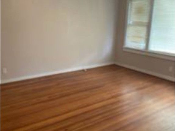 3rd image of 235 Burnett St