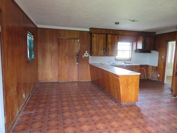 3rd image of 1305 Grannis Ave