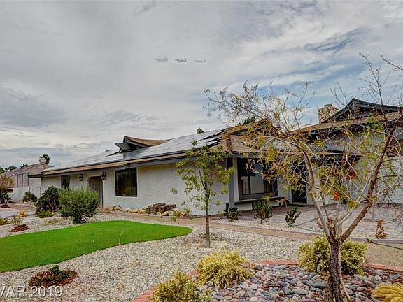 3rd image of 2822 La Mesa Dr