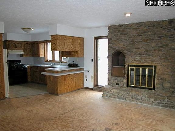 3rd image of 1527 Willoughby Dr