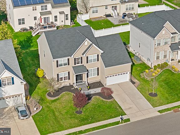 4th image of 16 Meadow Run Rd