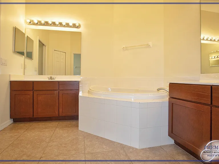 3555 Poinsettia Ave — Photo 26