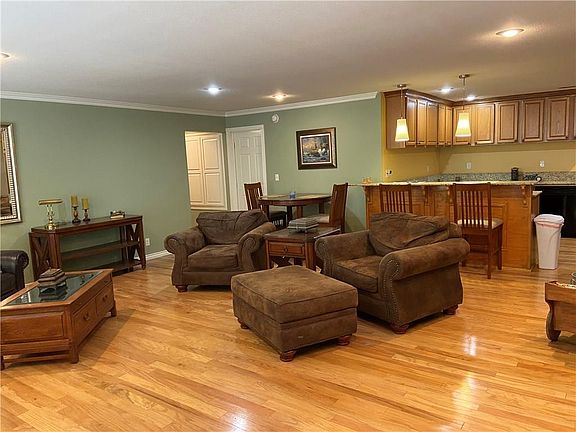 2nd image of 2 Ockley Ln