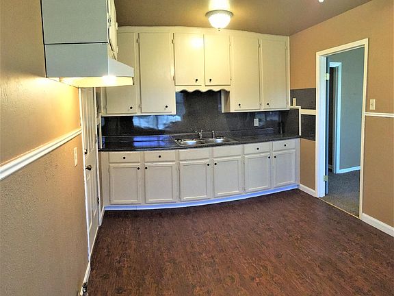 2nd image of 2333 1st St