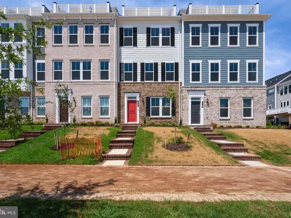 1670 Dunnington Pl, Dumfries, VA 22026