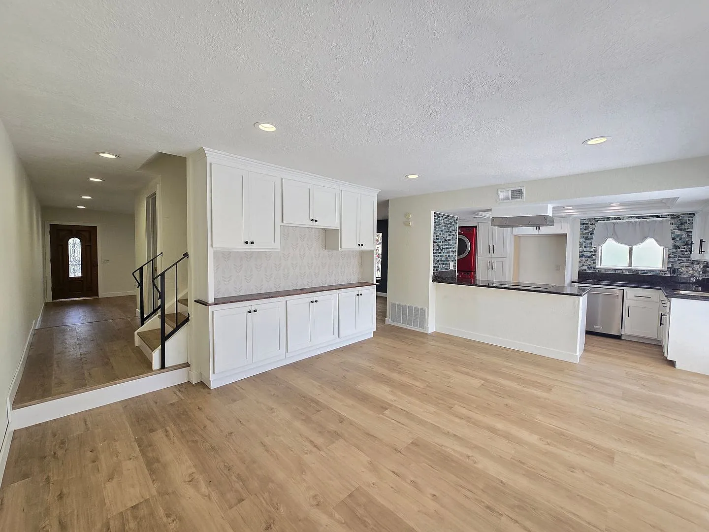 Hawarden Hills Home — Photo 4