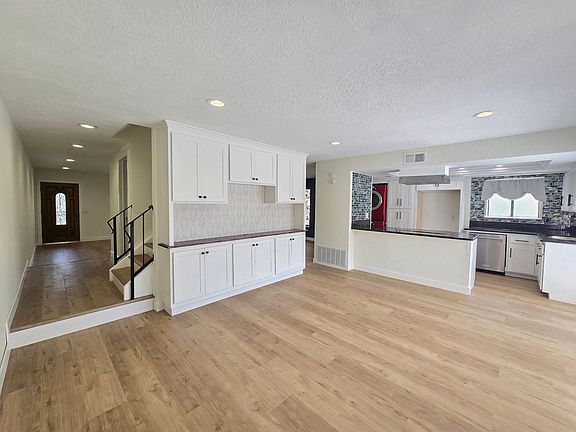 4th image of 7061 Seville Way