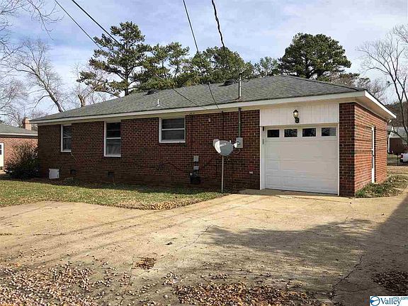 3rd image of 4403 Kenwood Dr NW