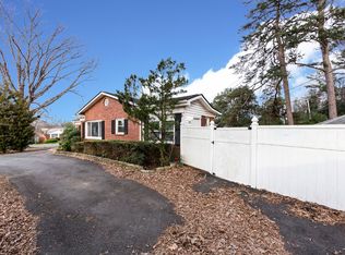 2401 Westerly Hills Dr, Charlotte, NC 28208