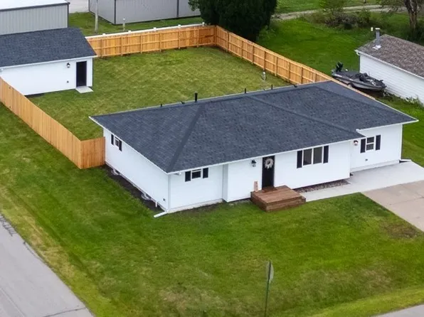 302 SE 1st St, Melcher, IA 50163