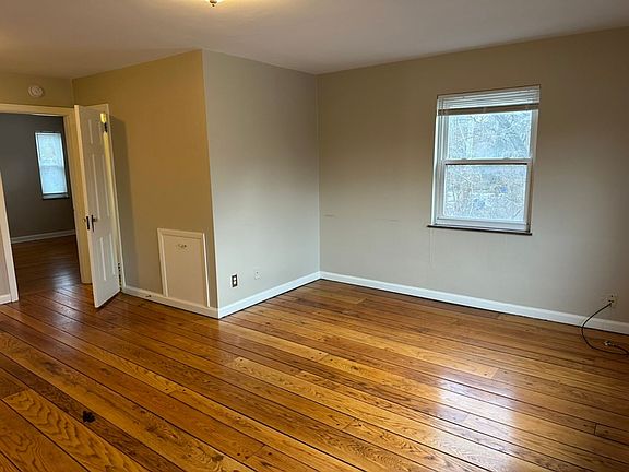 4th image of 2404 Beechmont Ave APT 4