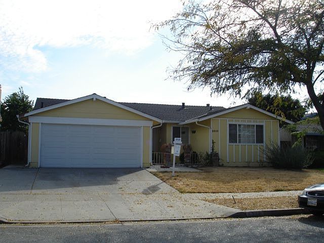 1st image of 2318 Renfield Way