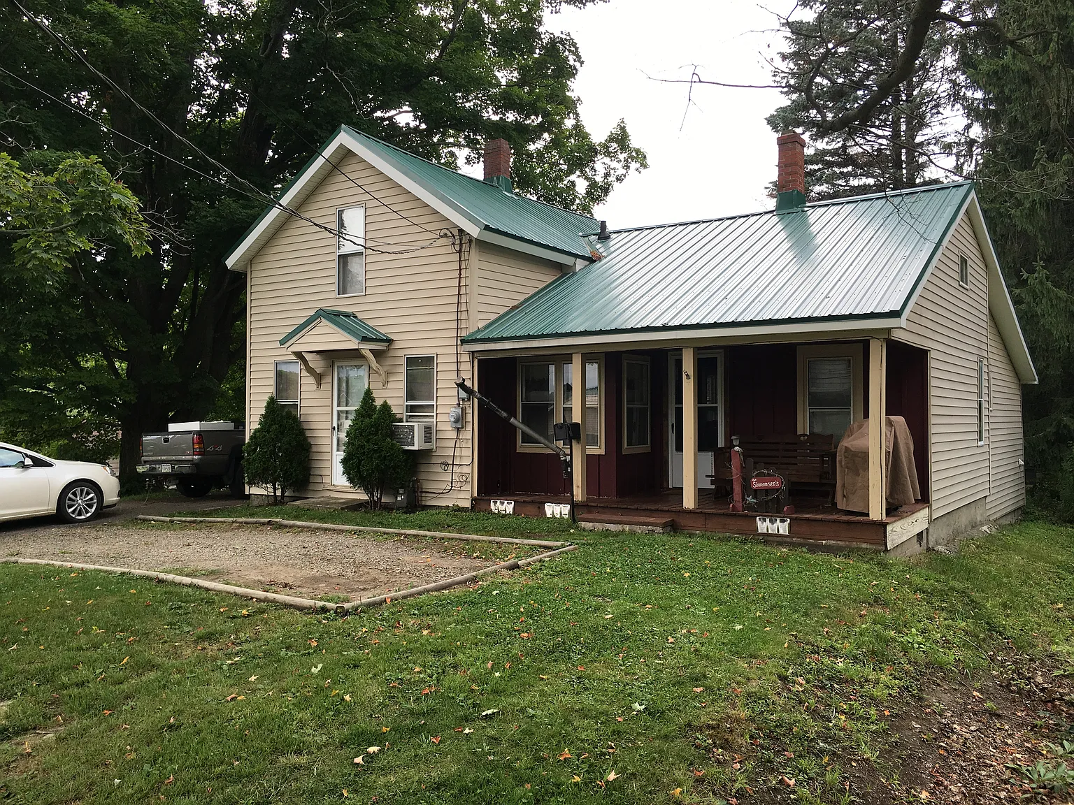 525 Grand St photo 1