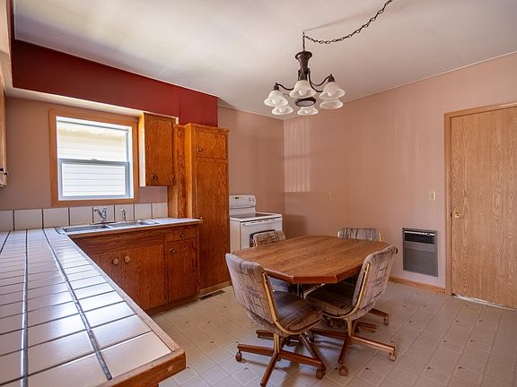 4th image of 402 2nd St S