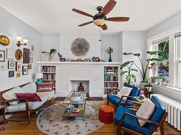 2nd image of 6024 N Rockwell St