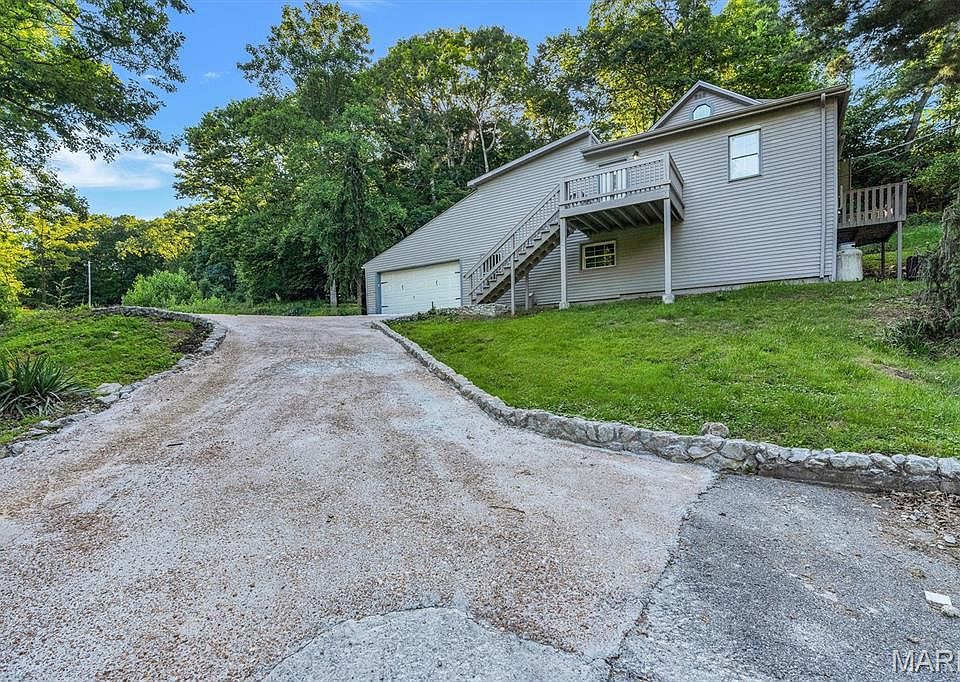 1st image of 635 Castlewood Dr