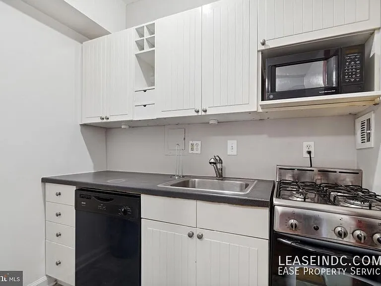 1 Scott Cir #502 — Photo 13