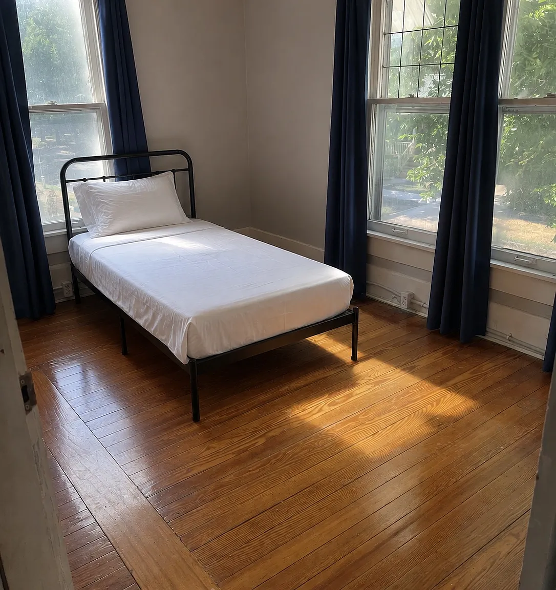 5 bed, 3116 sqft, $550 — Photo 2