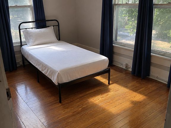 2nd image of 1453 N Park Pl