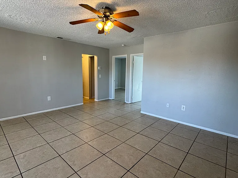 The Pines Apartments — Photo 7