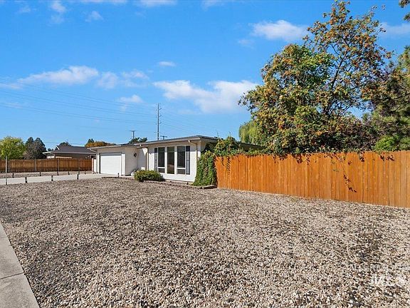 3rd image of 3854 S Rushmore Way