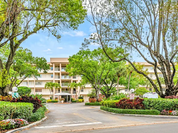 3970 Oaks Clubhouse Drive #401, Pompano Beach, FL 33069