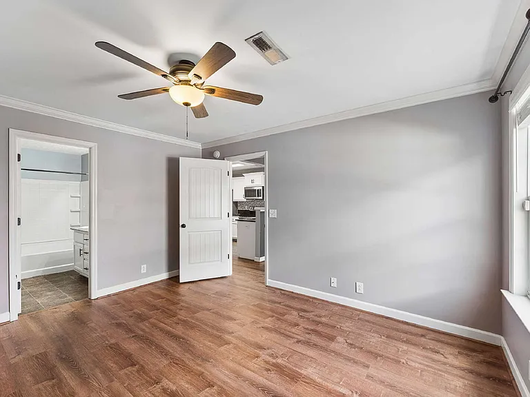 4828 Octavia St — Photo 15