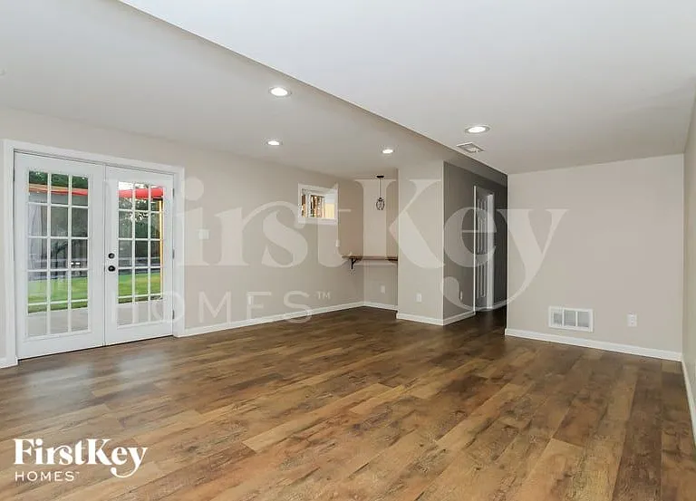 8511 Crozat St — Photo 9