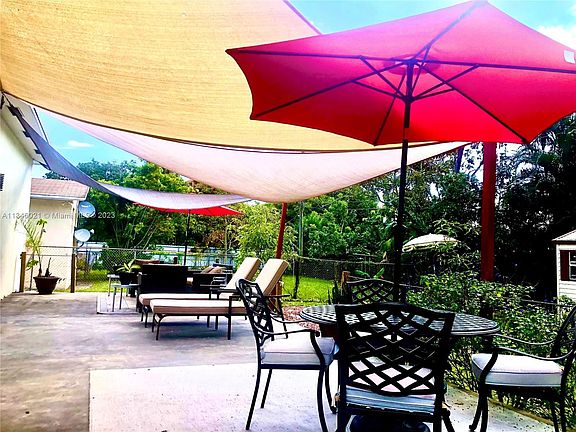 4th image of 510 NE 139th St