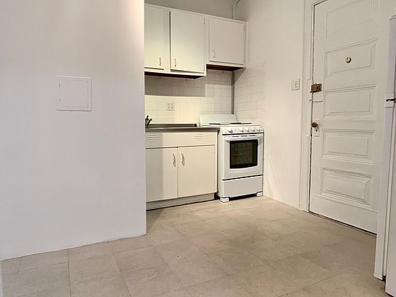 2nd image of 191 Grand St #28A
