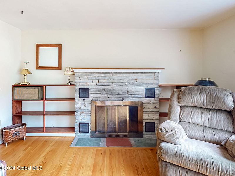 3rd image of 1 Colonie Avenue