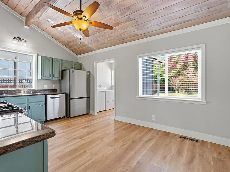 2291 Cottle Ave — Photo 13